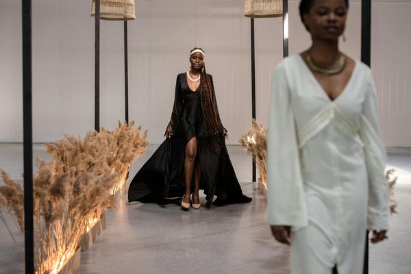 Quels sont les meilleurs conseils pour porter des robes à volants au bureau?